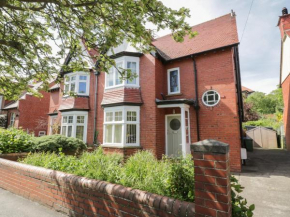 12 Holbeck Avenue, Scarborough